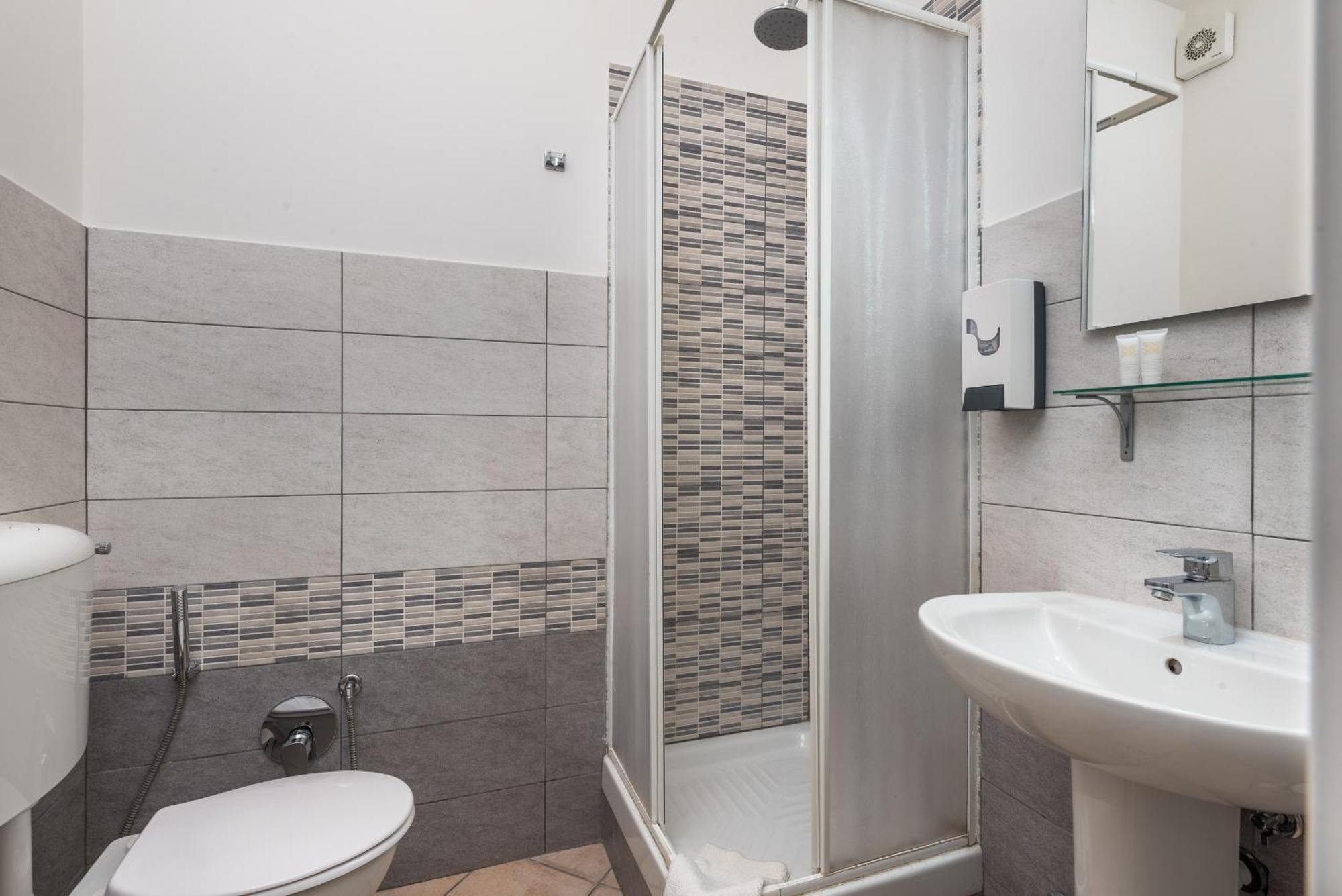 Travelershome 7Metri Guesthouse Ciampino Luaran gambar