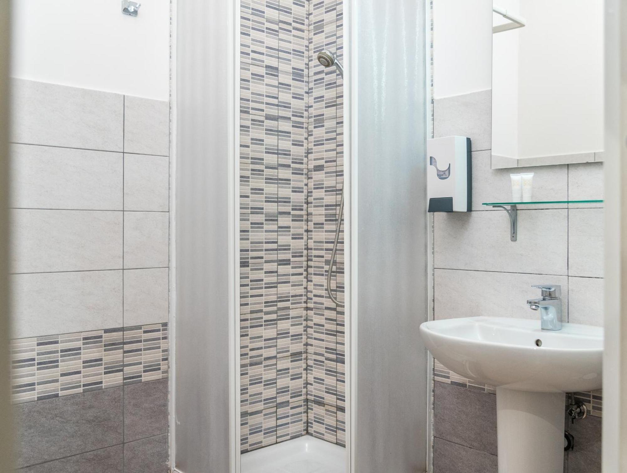 Travelershome 7Metri Guesthouse Ciampino Luaran gambar